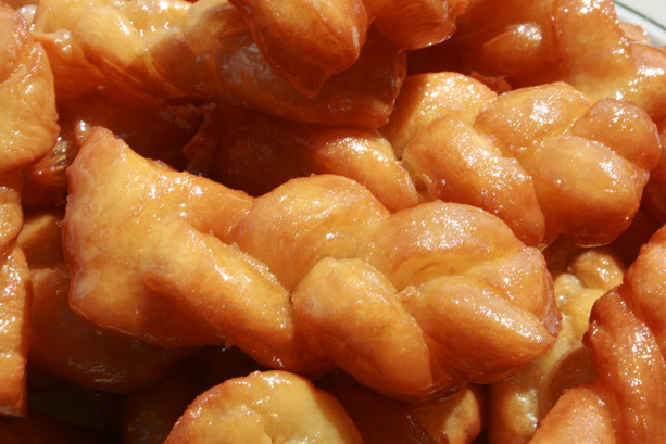 Golden glazed braided confectionaries